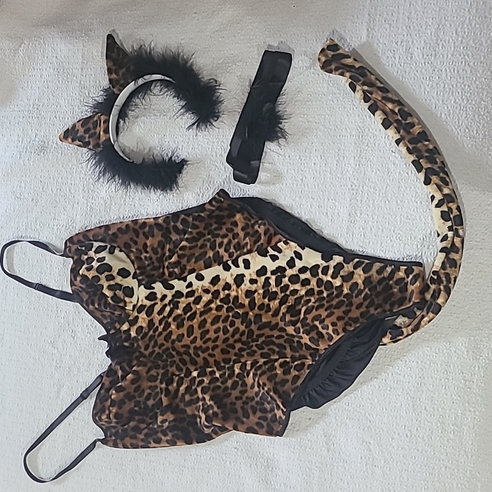 Vintage Frederick's of Hollywood size large leopard print bodysuit & accessories